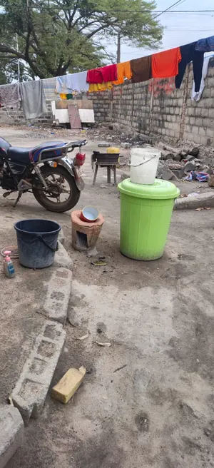 Vente d'un terrain à Agbalepedo, 1 lot, en angle de rue au bord du goudron, bâti de 2 pièces – 80 millions FCFA à débattre — photo 4