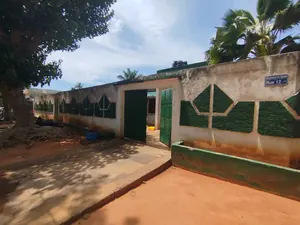 Maison 4 pièces à vendre à La Caisse, Lomé – Angle de rue avec espace piscine – 350 millions FCFA — photo 4