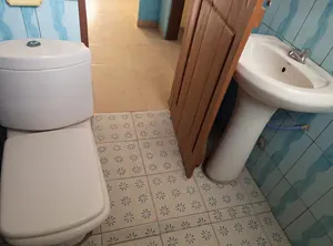 Vente d'une villa à Zanguéra-Klikamé, 2 chambres, 1/4 de lot, titre foncier en cours – 15 millions FCFA — photo 2