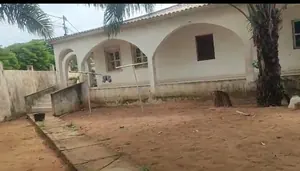 Vente d'une villa à Agbata Catholique, 4 chambres salon, 700 m², avec dépendance et garage – 25 millions FCFA — photo 5