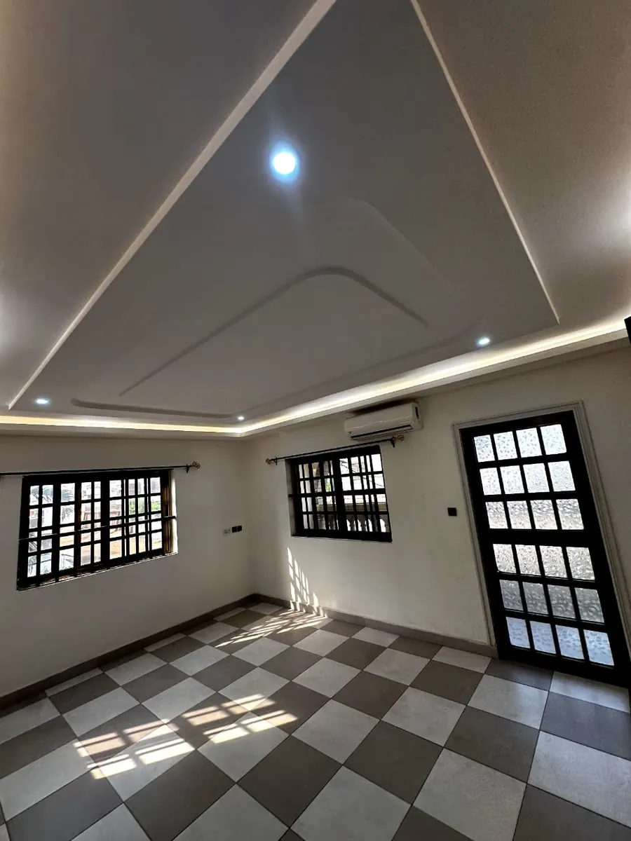 Villa duplex 7 chambres en location à Tokoin Soted – 900 000 FCFA
