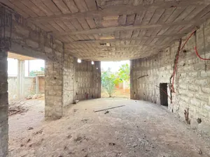 Vente d'une villa à Lankouvi, R+1, 5 chambres, inachevée, sur 1 lot – 60 millions FCFA à débattre — photo 9