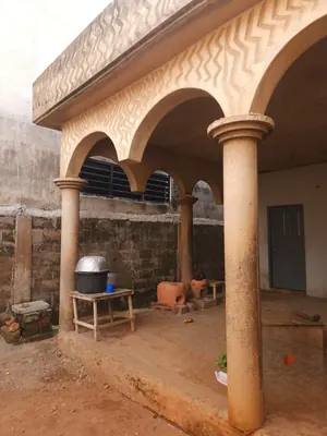 Villa 4 chambres de 300 m² en vente proche du goudron à Agoè Légbassito – 25 millions FCFA — photo 1