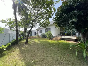 Villa 4 chambres sur 1200 m² à vendre à La Caisse – 600 millions FCFA à revoir