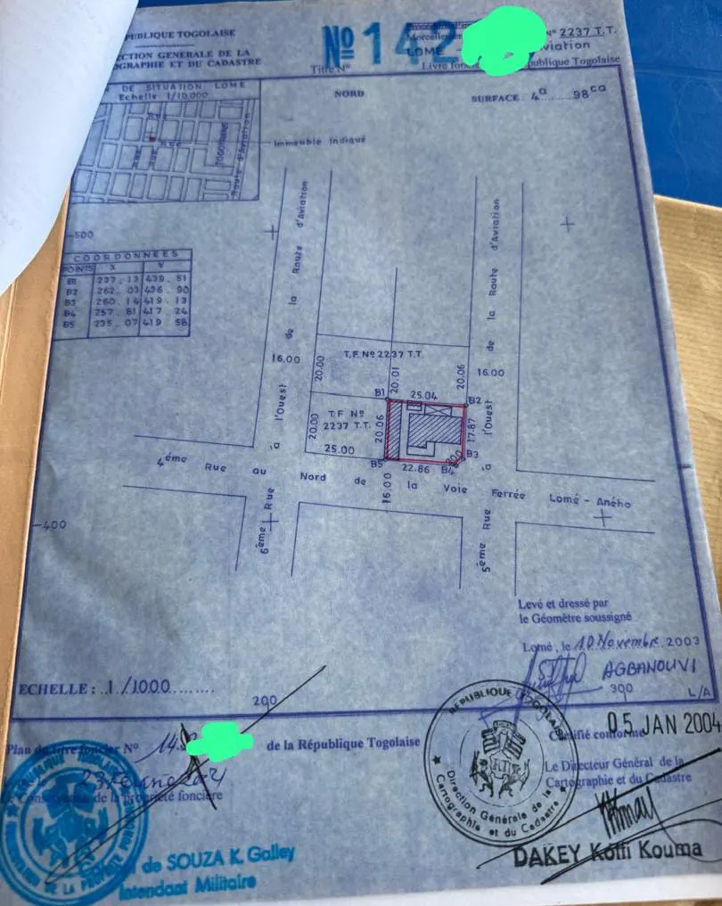 Villa à rénover en angle de rue sur terrain de 498 m² à Nukafu – 70 millions FCFA à débattre