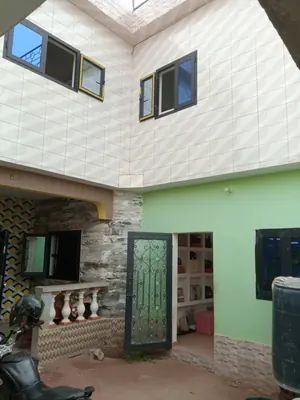 Vente d'une maison à étage à Zanguera Klémé, 4 chambres, à 100 m du tronçon Ségbé-Zanguera – 30 millions FCFA à débattre — photo 3