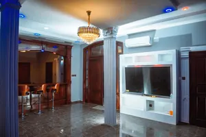Vente d'une villa duplex meublée à Agodéké, 12 chambres, 600 m², titre foncier personnel – 250 millions FCFA — photo 7
