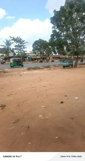 Vente d'un terrain à Agoè Legbassito, demi-lot (10/30) en face du goudron, idéal activités commerciales – 50 millions FCFA — photo 3