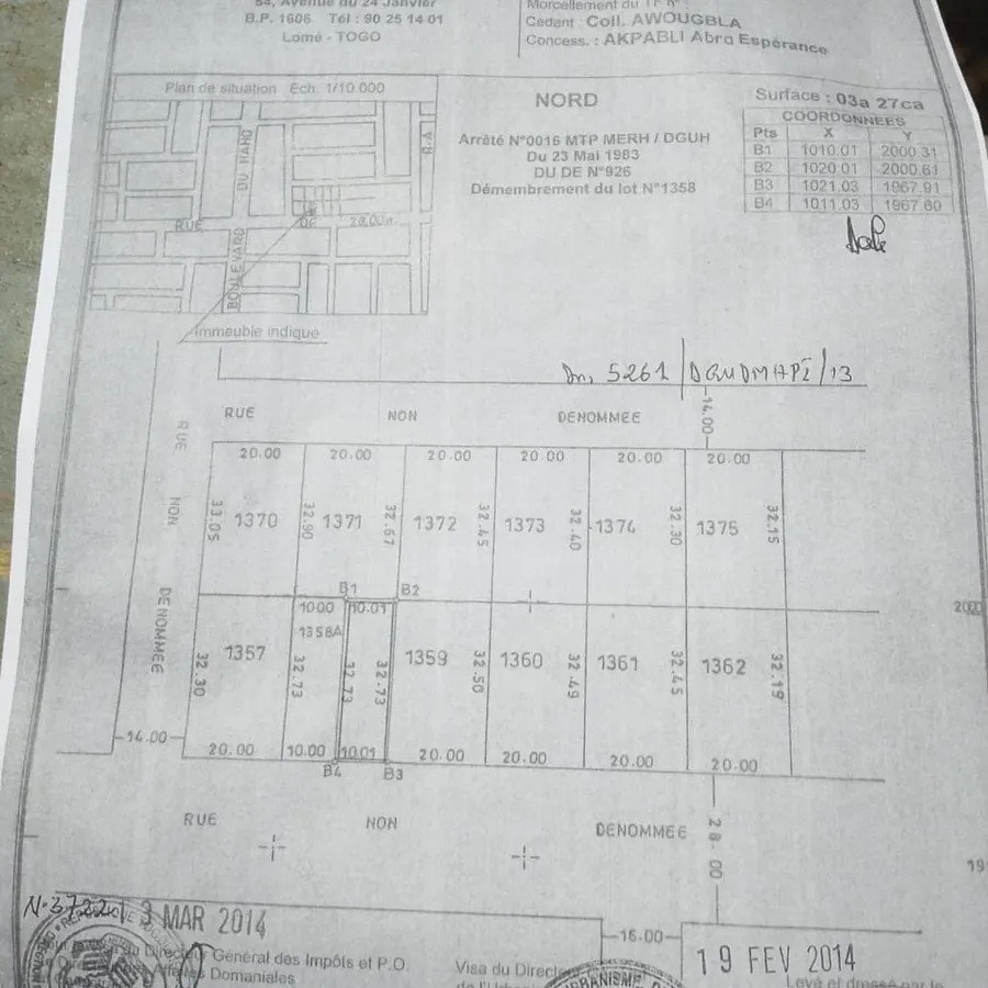 Vente d'une maison à Hédzranawoé Réveil d'Or, demi-lot bâti, 2 chambres-salon + 2 chambres-salon + 2 pièces + 2 boutiques, bord de rue en projet de bitumage – 45 millions FCFA