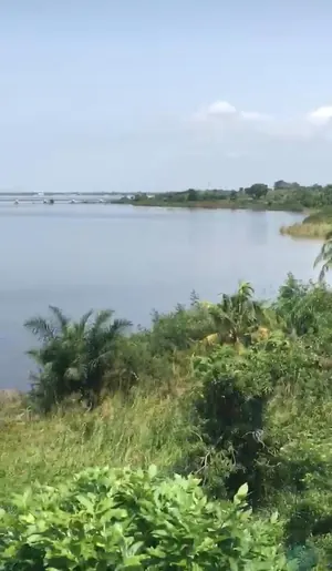 Terrain de 30 lots en vente en face du lac à Togo Ville – 15 millions FCFA le lot