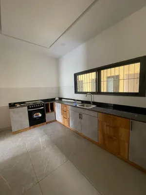 Villa meublée 3 chambres à louer à Attikoumé, proche du goudron – à partir de 500 000 FCFA/mois — photo 3
