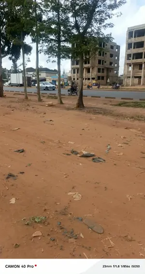 Vente d'un terrain à Agoè Legbassito, demi-lot (10/30) en face du goudron, idéal activités commerciales – 50 millions FCFA — photo 1