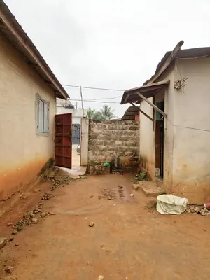 Maison à vendre en urgence à Agoè Légbassito, proche du lycée – à partir de 14 millions FCFA — photo 4