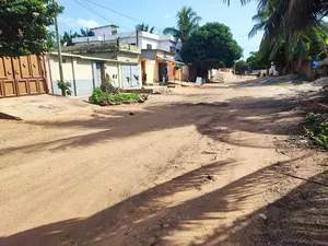 Terrain demi-lot de 300 m² en vente à Adidoadin, proche du goudron – 23 000 000 FCFA