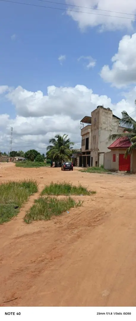 Terrain 1 lot en vente au bord du goudron à Kohé – 13 millions FCFA