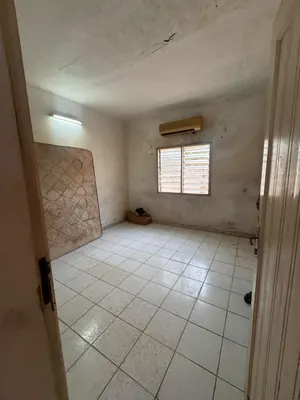 Vente d'une villa à Agbalépédo, angle de rue, 3 chambres + dépendance + 2 pièces, proche du goudron – 47 millions FCFA — photo 2