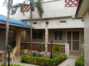 Villa R+1 5 chambres 300 m² à vendre à Agoè Adjougba – 65 millions FCFA — photo 4