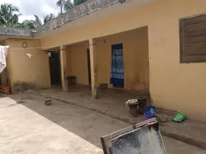 Villa 3 chambres en vente en angle de rue au bord du goudron à Kpalimé – 45 millions FCFA — photo 5