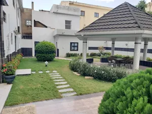 Villa duplex meublée 5 chambres avec piscine en location à Avenou – 1 600 000 FCFA/mois — photo 5