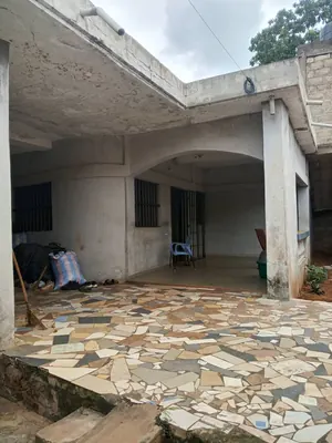 Villa 3 chambres sur 377 m² en vente à Adidogomé Apédokoé – 30 millions FCFA — photo 2