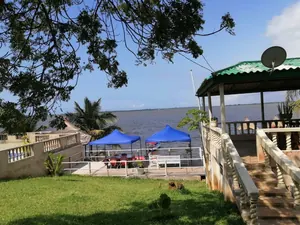 Vente d'un hôtel à Togoville, Ekpui, 12 pièces, 6 000 m² avec piscine et jardin – 480 millions FCFA — photo 4