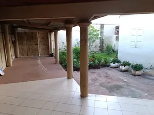Maison à vendre au bord du goudron à Zanguera Grand Marché – 35 millions FCFA — photo 2