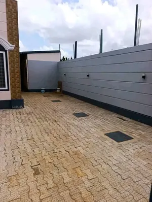 Location d'une boutique à Agoé Logopé, 31,5 m², dallée avec sanitaires internes, proche du goudron – 25 000 FCFA/mois — photo 8