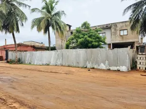 Terrain ¼ de lot en vente à Adidogomé Attigangomé – 15 millions FCFA