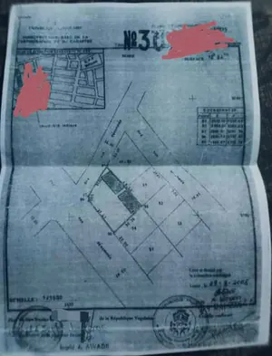 Terrain 1224 m² en vente en angle de rue au bord du goudron à Djidjolé – 190 millions FCFA