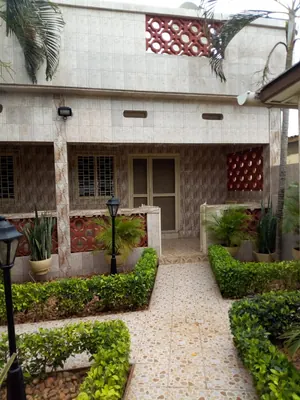 Villa R+1 5 chambres 300 m² à vendre à Agoè Adjougba – 65 millions FCFA