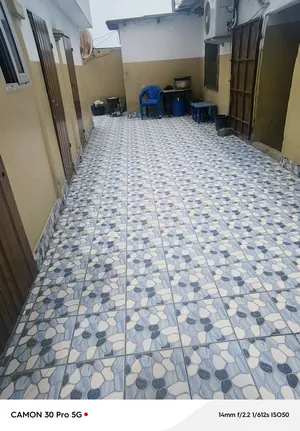 Immeuble polyvalent 27 pièces de 353 m² en vente en bordure de pavés à Bè Kpota – 300 millions FCFA — photo 2