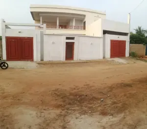 Villa duplex 5 chambres 840 m² en vente à Ségbé – 140 millions FCFA — photo 2