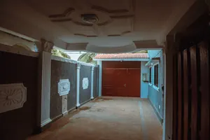 Vente d'une villa duplex meublée à Agodéké, 12 chambres, 600 m², titre foncier personnel – 250 millions FCFA — photo 2