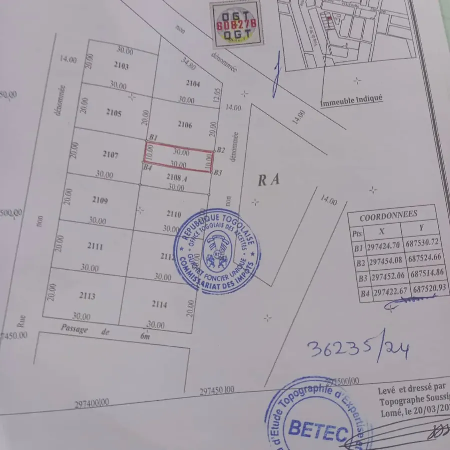 Terrain demi-lot 300 m² en vente à Vakpossito, proche du goudron – 17 millions FCFA