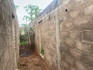 Villa 3 chambres inachevée sur demi-lot à vendre à Yokoè – 14 millions FCFA — photo 4