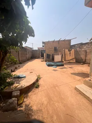 Terrain demi-lot 300 m² en vente à Adidogomé Avénou – 25 millions FCFA