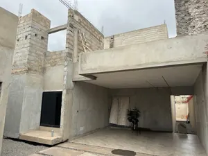 Vente d'une villa à Agoè Sogbossito, R+1, neuve, demi-lot, accès goudron – 55 millions FCFA