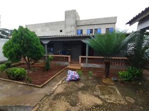 Vente d'une maison à Agoè Légbassito / Lycée, 3 chambres, 360 m² – 28 millions FCFA