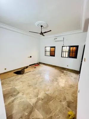 Vente d'une villa à Kégué Catholique, R+2 avec rooftop, demi-lot 300 m², titre foncier – 150 millions FCFA — photo 5