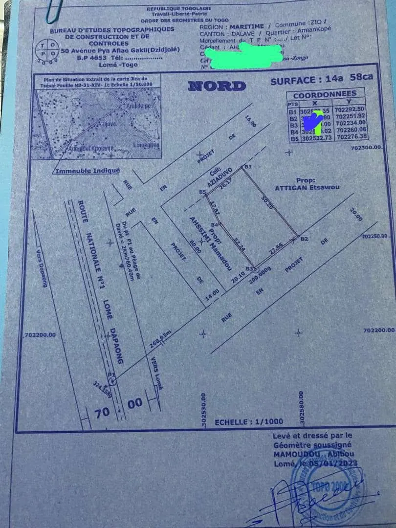 Terrain bâti de 2 lots et demi en vente à Adétikopé (proche de Pia) – 25 millions FCFA