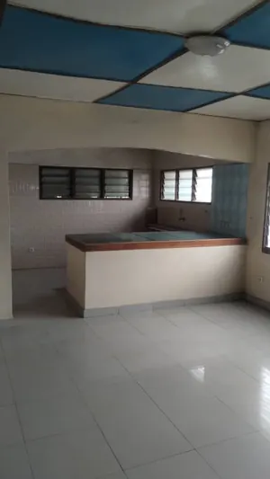 Vente d'une villa à Agbalepedo, 6 chambres, R+1 sur demi-lot, titre foncier – 125 millions FCFA — photo 14
