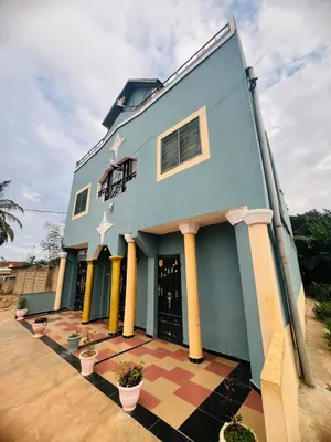 Vente d'une villa à Sanguéra Klikamé, R+1, 1/4 de lot avec avis favorable – 25 millions FCFA — photo 4