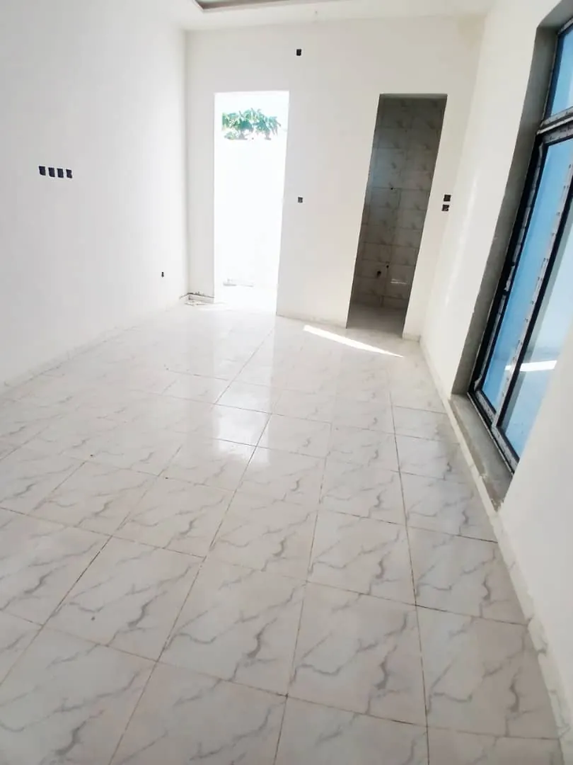 Villa 3 chambres de 172 m² en vente à Zanguera Afiadényigban à 300 m du goudron – 28,5 millions FCFA
