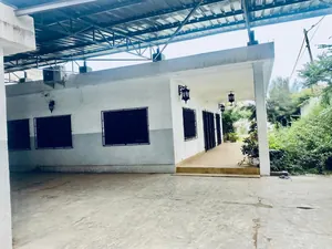 Villa basse 5 chambres à vendre en angle de rue au centre-ville de Lomé – 350 millions FCFA