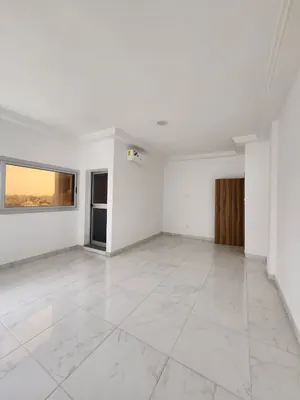Immeuble R+5 en location à Assivito – 8 000 à 10 000 FCFA/m² — photo 2