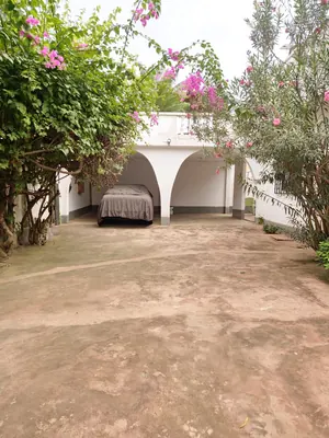 Vente d'une villa à Agoè Cacaveli, meublée avec piscine, 6 chambres sur 2 lots et demi – 350 millions FCFA — photo 2