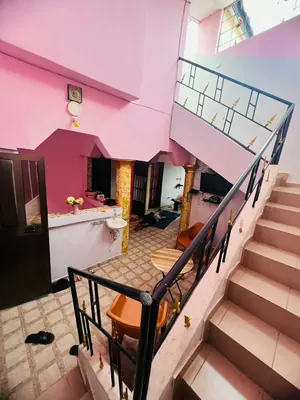 Vente d'une villa à Sanguéra Klikamé, R+1, 1/4 de lot avec avis favorable – 25 millions FCFA
