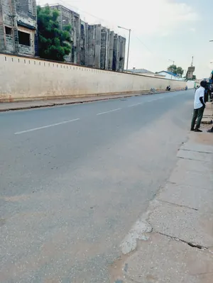 Maison en angle de rue de 387 m² à vendre à Tokoin Hôpital – 150 millions FCFA — photo 3