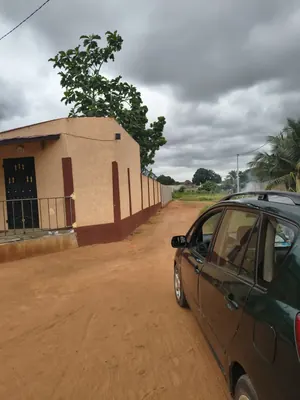 Vente d'un terrain à Sanguéra Klémé Agogbanou, 1 lot, titre foncier global, proche d'un point de repère – 20 millions FCFA à revoir — photo 2