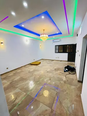 Vente d'une villa à Kégué Catholique, R+2 avec rooftop, demi-lot 300 m², titre foncier – 150 millions FCFA — photo 2